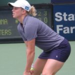 Kim awaiting Ai's serve