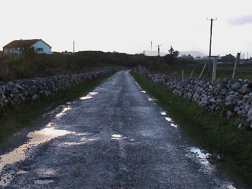 all irish roads have stone walls alongside