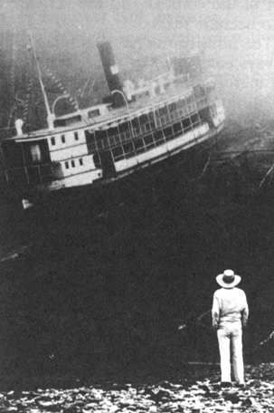 Fitzcarraldo & The Boat (19KB)