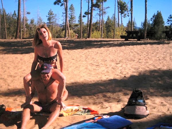 Frank und Gabi beim Bldeln am Strand