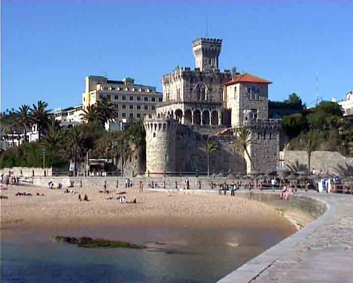 Private Lisboa guided tours will take you to see Lisboa and the typical folklore of Portugal like fado shows.