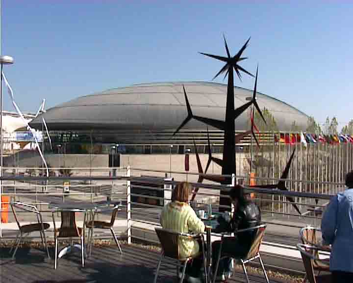 Lisbon excursions - Come to have a drink in Expo 98.