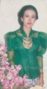 s_Lis-wedding-1987.jpg (13353 bytes)