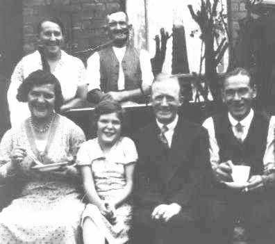 Sam & family 1933
