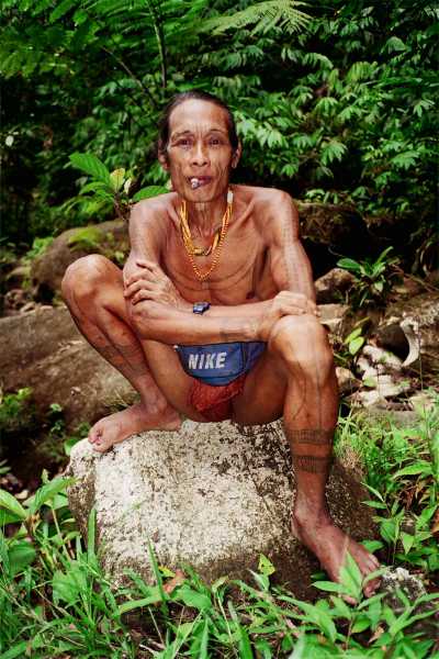 Shaman with Nike pouch