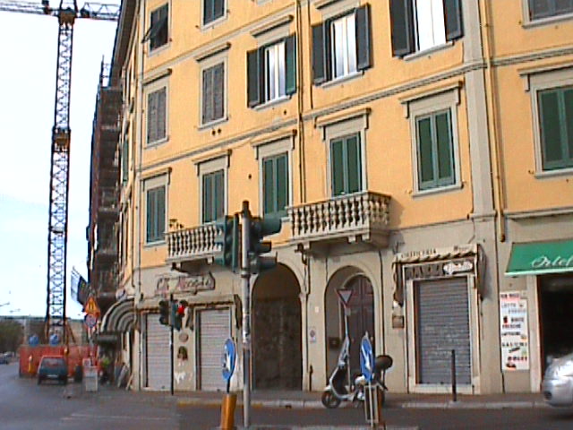 Via dei Funaioli, l'ingresso della chiostra dove si trova il numero 25