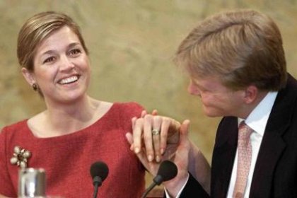 Press Conference, Maxima is showing her engagement ring
