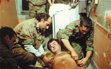 Soldats fran&ccedil;ais en Alg&eacute;rie pratiquant la torture