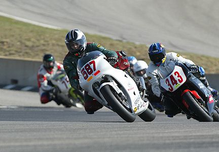 Matt leads the pack thru turn 10