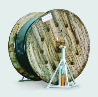 Cable drum hydraulic jack
