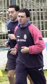 Lucas Alcaraz dirigiendo el primer entrenamiento tras la Navidad de 2000