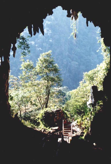 BOCA DE INGRESO A LAS CUEVAS