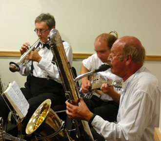 HOT JAZZ TRIO
