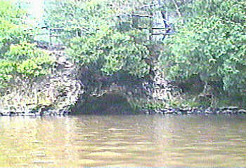 grotto_in_pool_below_Lower_Cato_Falls