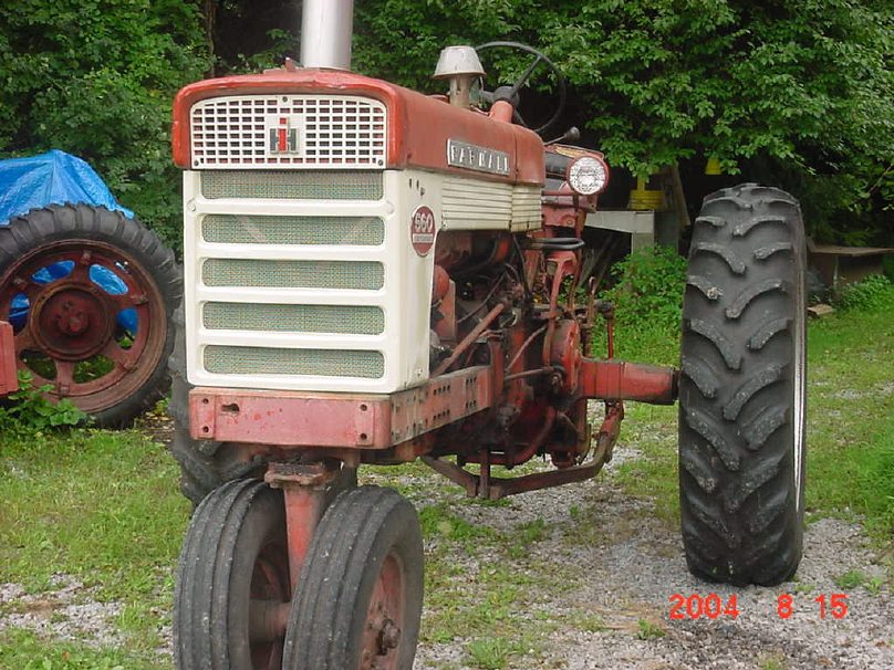 Farmall 560 with "new" grille and screen