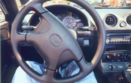 car_Miata_interior.jpg (37929 bytes)