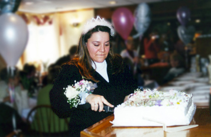 Maria cutting the cake