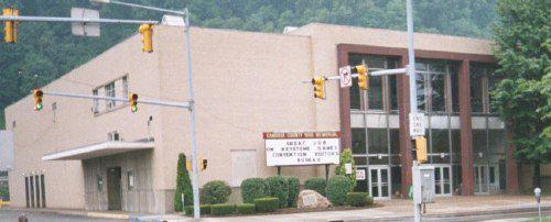 Johnstown War Memorial - from downtown