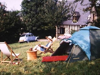 Camping au milieu des 2cv