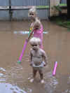 0904waterplay.jpg (50888 bytes)