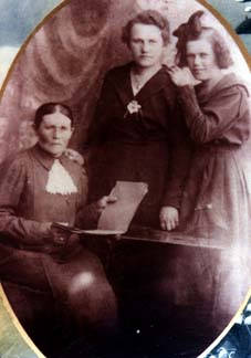 Antonina Bielinski Bartold and Daughters