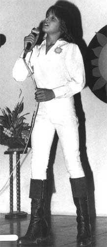 lindasbotas.jpg (13020 bytes)