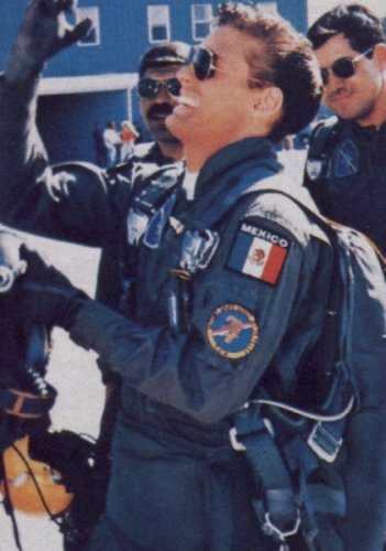 quepedazodepiloto.jpg (19226 bytes)