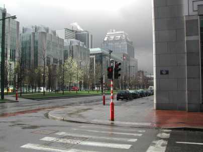La "Calle del Pueblo" en Bruselas, en un barrio popular que se arrasó para ser remplazado por las oficinas del gobierno.