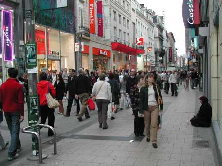 La "Calle Nueva" en Bruselas (Bélgica), centro comercial de la ciudad.