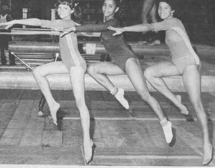 De Revista Panamericana 1979 Sedefir Gimnastas de la Republica Dominicana-Seleccion Nacional.Foto Max Lugo Bourget.