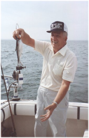 dadfishing.jpg (29091 bytes)