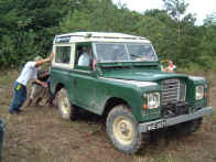 Pushing Start for Nick's Rover.jpg (65550 bytes)
