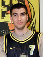 christos_tapoutos.jpg (21K)