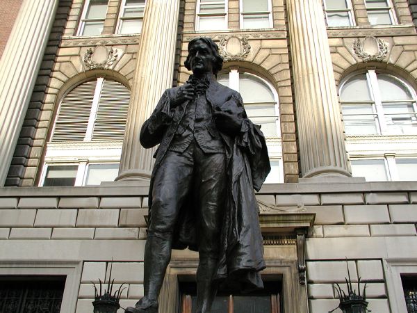 Jefferson_in_front_of_Journalism_Dept..JPG