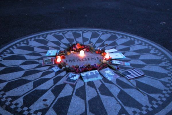 Central_Park-Strawberry_field_II.JPG