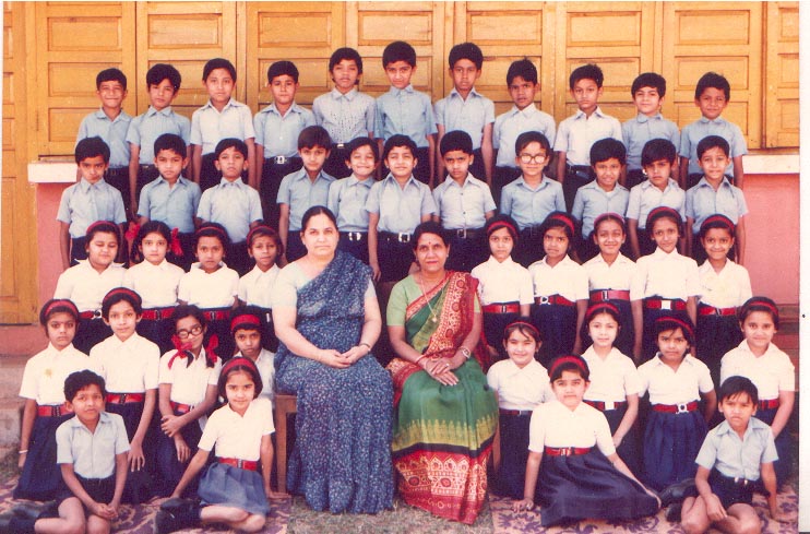 I am 6th from the right,Top Row !