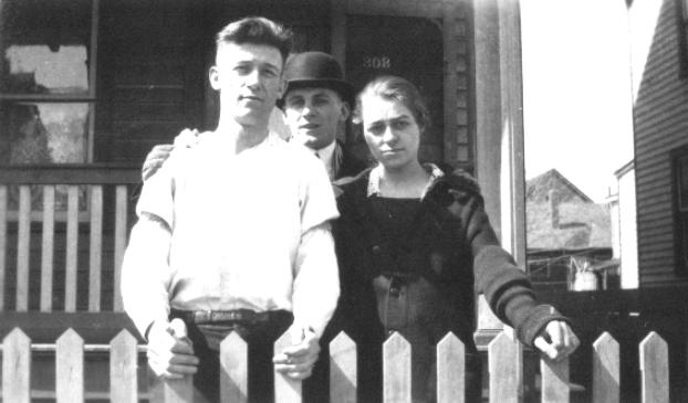 Joe and Reba, newlyweds,
image courtesy of Dolores Langley Solberg