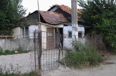 Majetok tohoto zmonho obana je chrnen soldnym plotom s brnkou patentovatenej kontrukcie. Kliknutm sa obrzok zv!