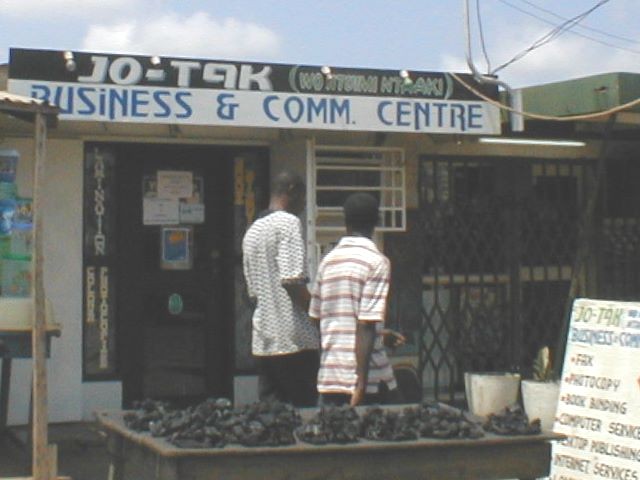 Roadside scene, Accra 