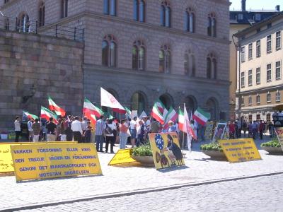 Demonstration outside Palace