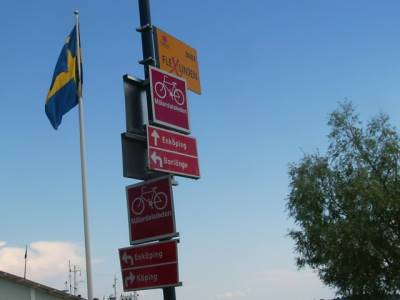 Vasta bike path signage