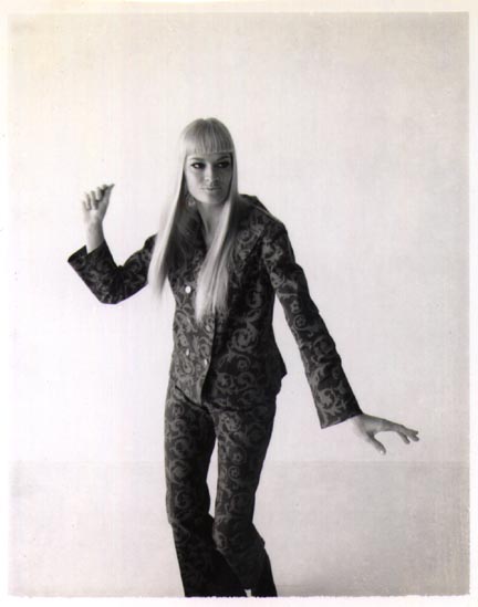 debbieblkreduced.jpg (26932 bytes)