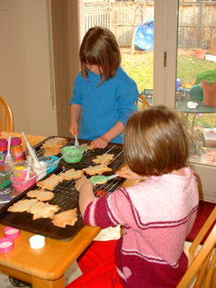 decorating christmas cookies