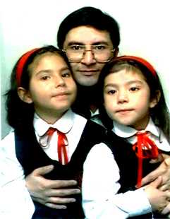 Foto de las hijas junto a su Pap
