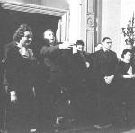 Jean Renoir (second from left) directing a scene in THE RULES OF THE GAME (JPG, 13 KB)