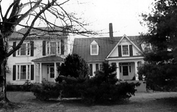 Athlone was an example of a telescope house.  The center section, the oldest, was built circa 1735.  The right section was built in 1780 and the left section in 1840.  The house was destroyed by fire in 1996.
