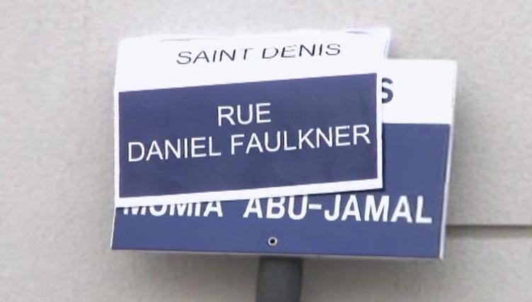 Namensschild mit dem Aufdruck Rue Daniel Faulkner
