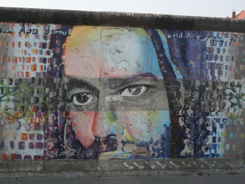 Bild von Mumia Abu-Jamal auf der Berliner Mauer