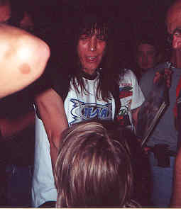 Jeff Keith signing autographs