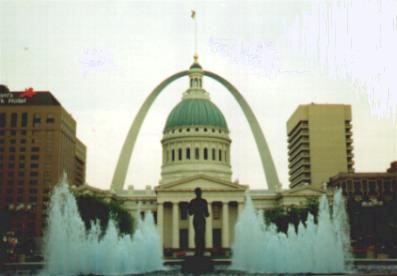 View of the Gateway to the West Arch